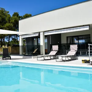  Villa Sportiva With Private Heated Pool Kroatien